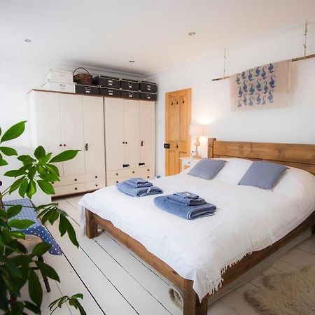 Restful And Cosy 4 Bed Home Minutes From The Beach แซนด์เกต ภายนอก รูปภาพ