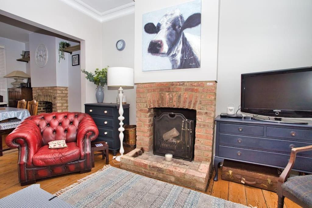 Restful And Cosy 4 Bed Home Minutes From The Beach แซนด์เกต ภายนอก รูปภาพ