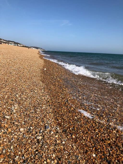 Restful And Cosy 4 Bed Home Minutes From The Beach แซนด์เกต ภายนอก รูปภาพ