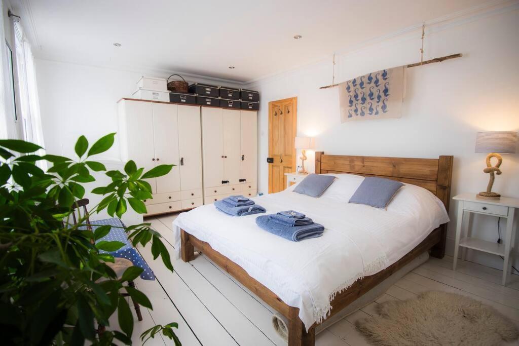 Restful And Cosy 4 Bed Home Minutes From The Beach แซนด์เกต ภายนอก รูปภาพ
