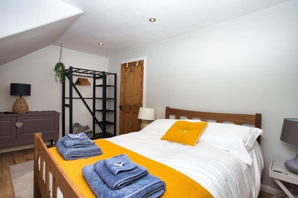 Restful And Cosy 4 Bed Home Minutes From The Beach แซนด์เกต ภายนอก รูปภาพ