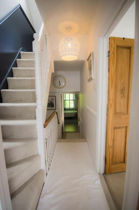 Restful And Cosy 4 Bed Home Minutes From The Beach แซนด์เกต ภายนอก รูปภาพ