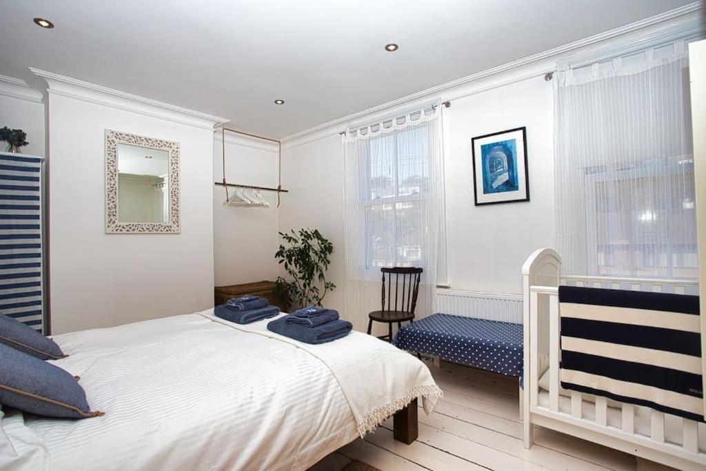 Restful And Cosy 4 Bed Home Minutes From The Beach แซนด์เกต ภายนอก รูปภาพ
